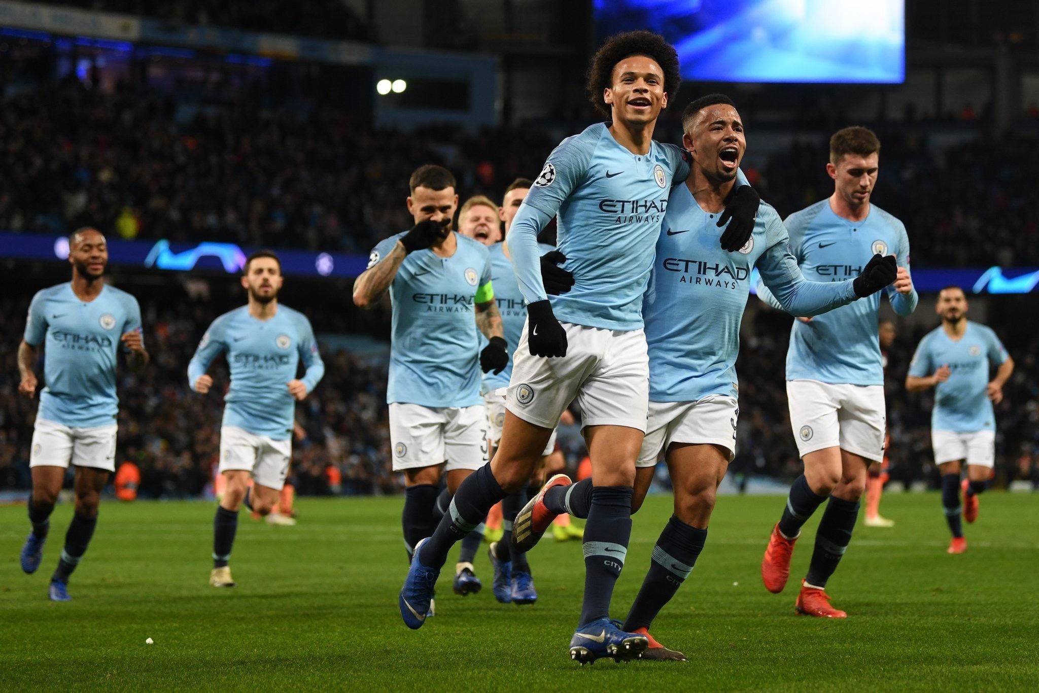 袍完成首秀 袍完成首秀